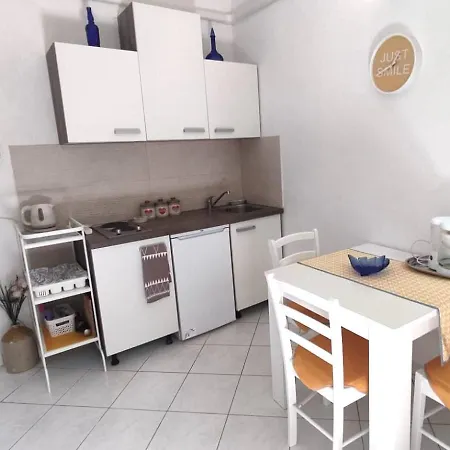 Mamma Mia 2 Apartment Komiza